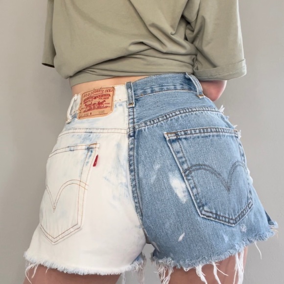 vtg Levi's two-tone high waisted jean shorts - Picture 3 of 5